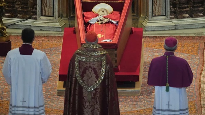 El médico del Papa revela el último deseo de Francisco antes de su muerte en el Vaticano.