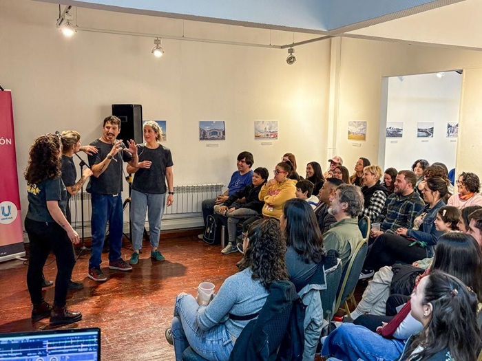 Éxito del «Show Impro Stars» en Ushuaia: humor, improvisación y cervezas artesanales en la Casa Beban