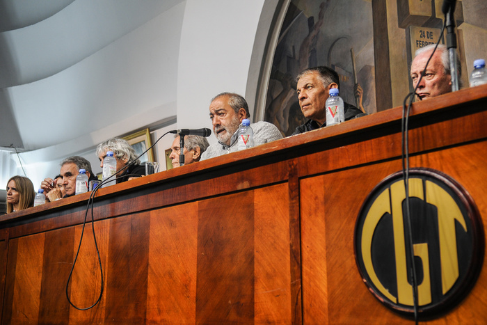  La CGT respaldó a Cristina Kirchner y denunció que «la democracia está en peligro».
