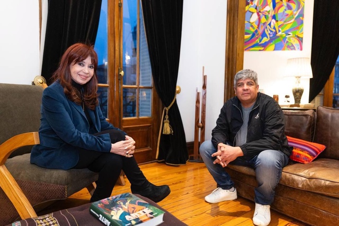 Cristina Kirchner en Comodoro Py: La resistencia peronista enfrenta el avance judicial de Milei.