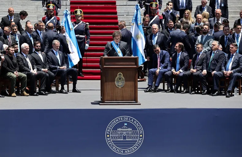La Rebelión de la Democracia: El Pueblo Contra la Ficción Institucional