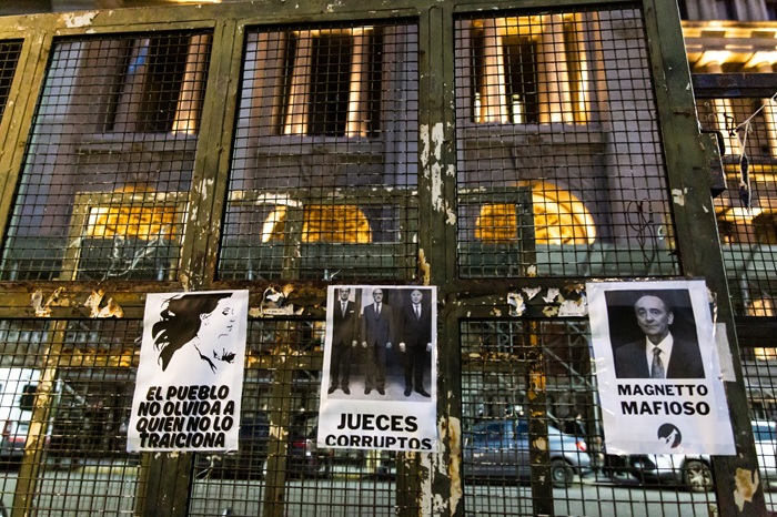  Cristina, la líder en el ojo de la tormenta: el peronismo se moviliza contra la condena y desafía al gobierno de Milei.