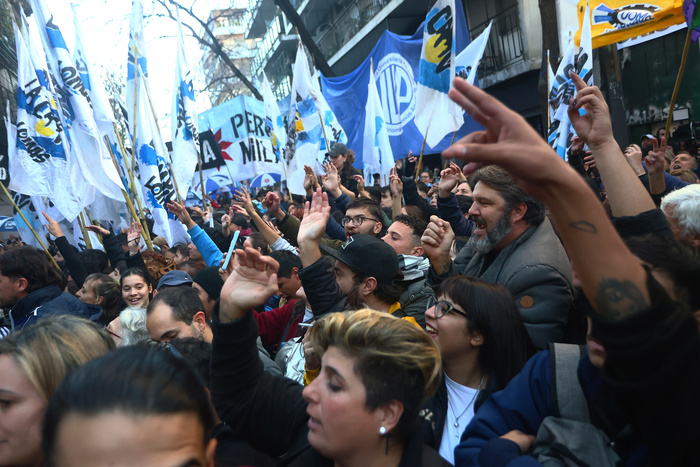 Cristina Kirchner: La épica movilización que desafía la proscripción y el colapso institucional