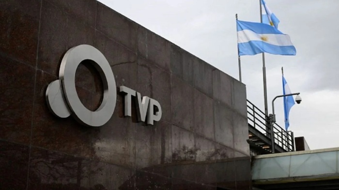 El Gobierno avanzaría con despidos masivos en medios públicos 
