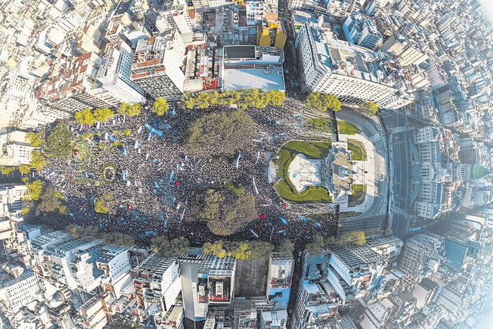 Multitudinaria movilizacion pone freno a al ajuste en el congreso 
