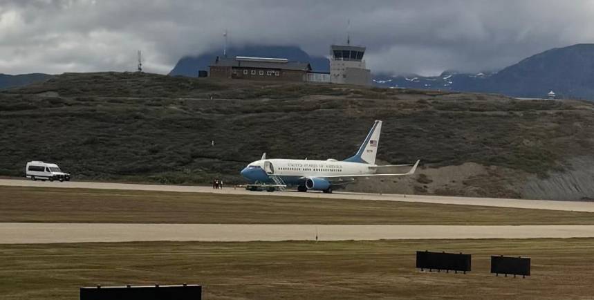 Revuelo por un avión militar de los Estados Unidos que aterrizó en Ushuaia y que trasladaba congresistas