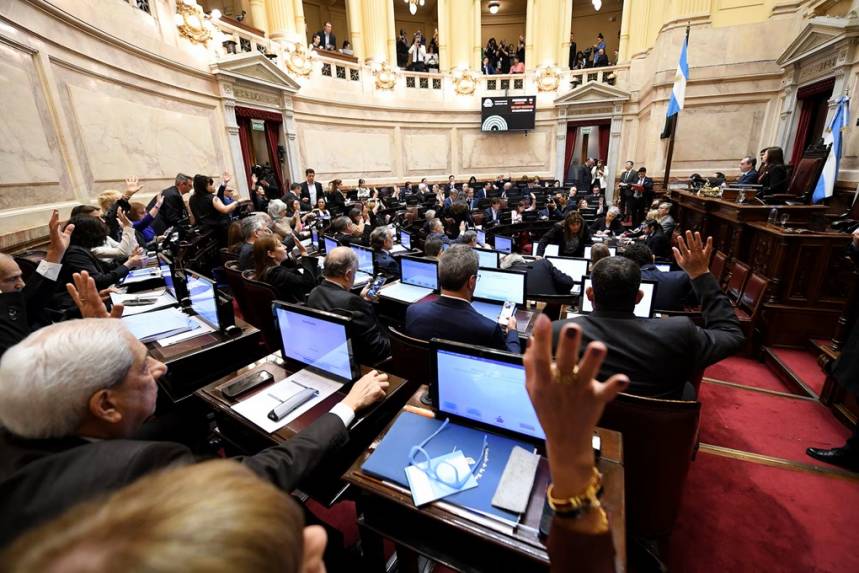  El Senado trata la reforma laboral de Javier Milei y los trabajadores protestan frente al Congreso