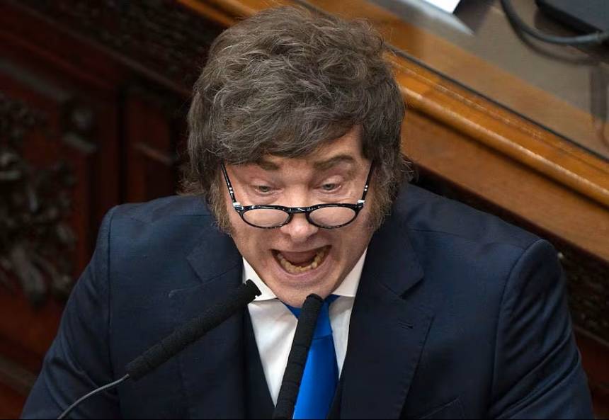 Milei gritó adentro, pero el silencio afuera hizo más ruido.