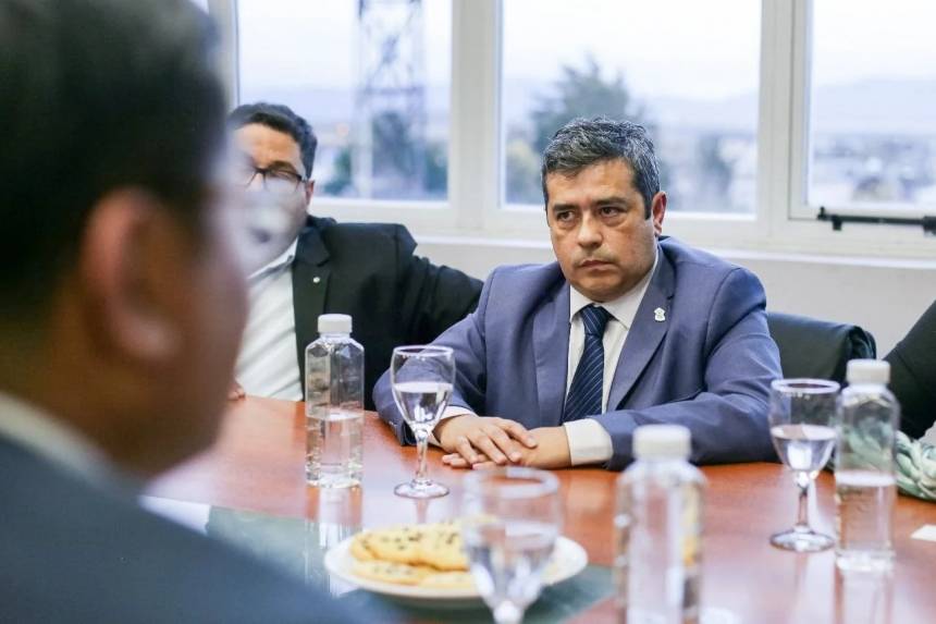 Sebastián Iriarte: Desenmascara la fake news en Ushuaia sobre la supuesta intención de llamar elecciones internas.