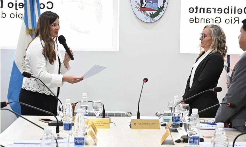 Prestó juramento la concejala Verónica Martínez