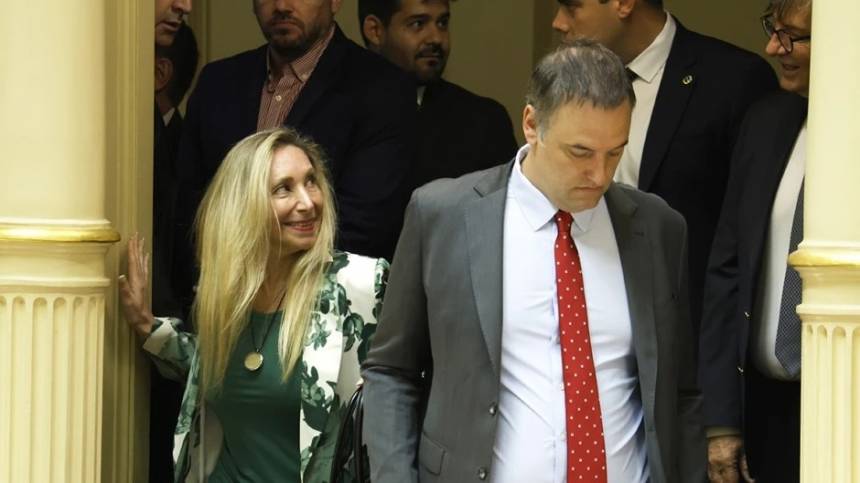 La Justicia investiga un presunto viaje de Manuel Adorni a Aruba y crece la presión interna sobre Milei