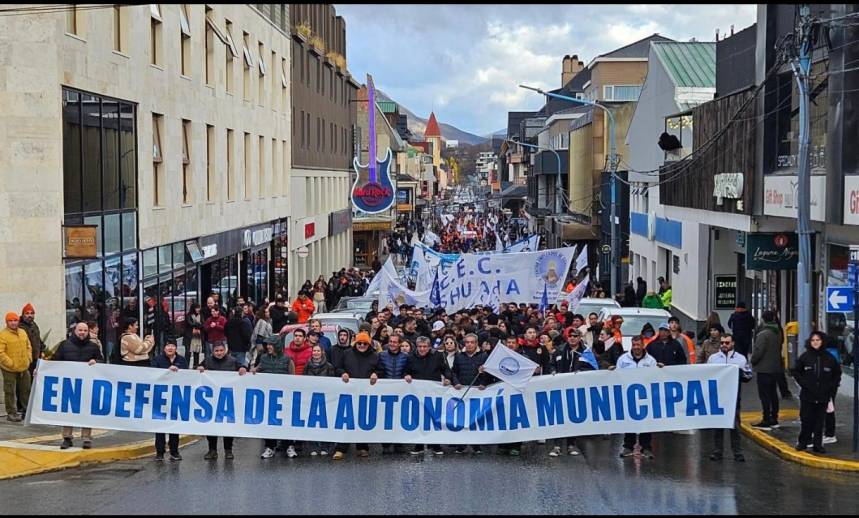 Movilización en Tierra del Fuego en Defensa de la Autonomía Municipal: Reclamo y Marcha