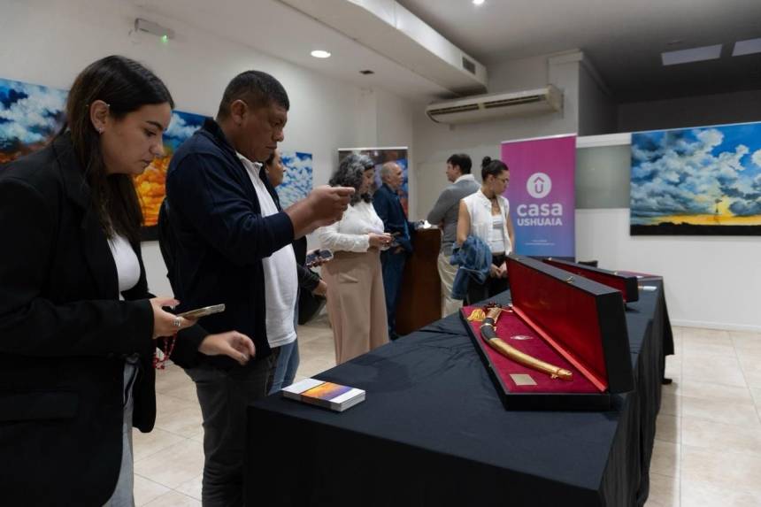 Pallarols convocó a un gran público en la Casa Ushuaia y presentó su obra en un encuentro cargado de simbolismo.