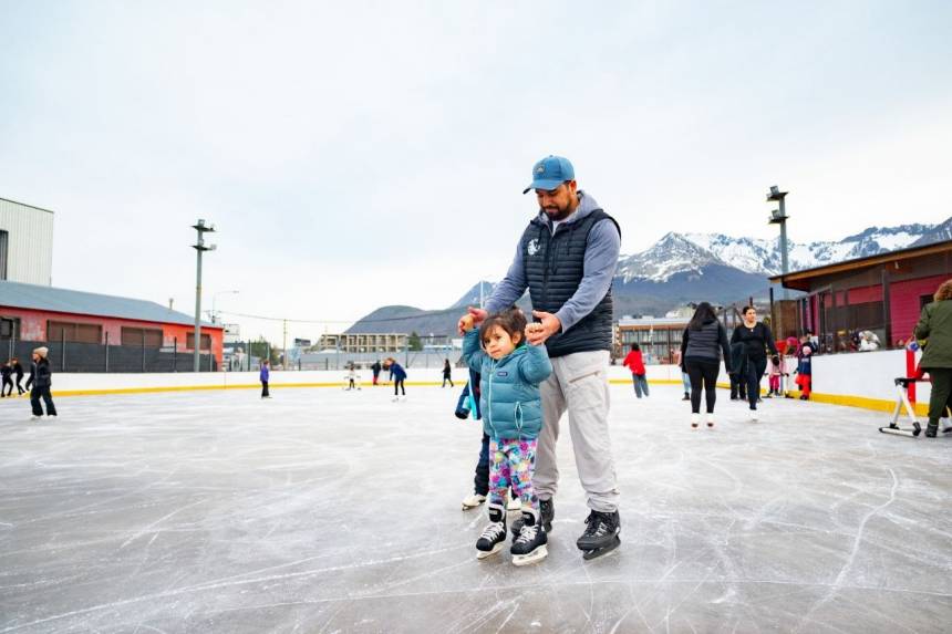 Se inauguró la temporada de la pista de hielo «Carlos Tachuela Oyarzun».