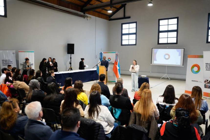 Tierra del Fuego diplomó a 190 acompañantes comunitarios contra las violencias de género en una política pública con alcance provincial y federal