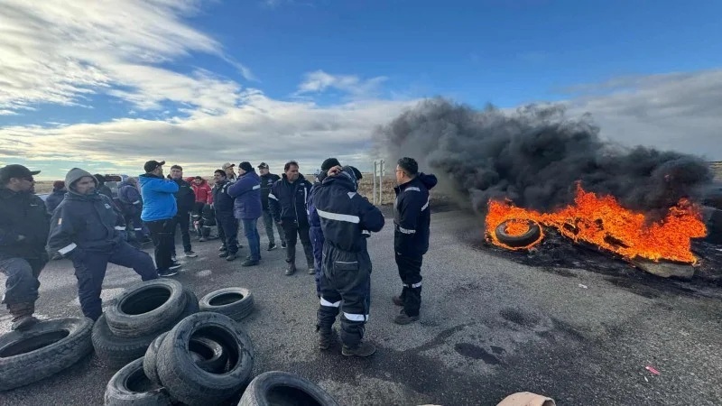 Conflicto petrolero en el norte: Paro total en San Sebastián y alarma por el suministro de gas invernal