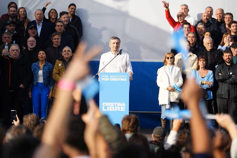 Fractura expuesta en el PJ: Máximo Kirchner cargó contra Kicillof y los gobernadores dialoguistas ante el balcón de Cristina