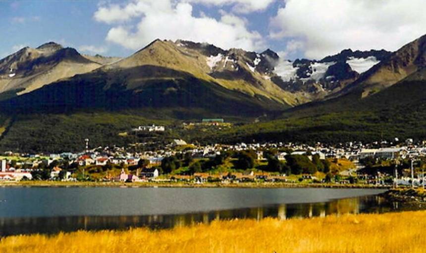 El choque por la tierra: el fundamento histórico y legal con el que la Armada reclama el predio de Ushuaia