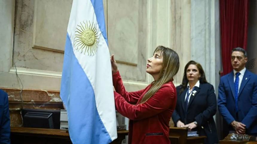Cristina López rechazó el reclamo de los isleños por la bandera de Malvinas de la Selección