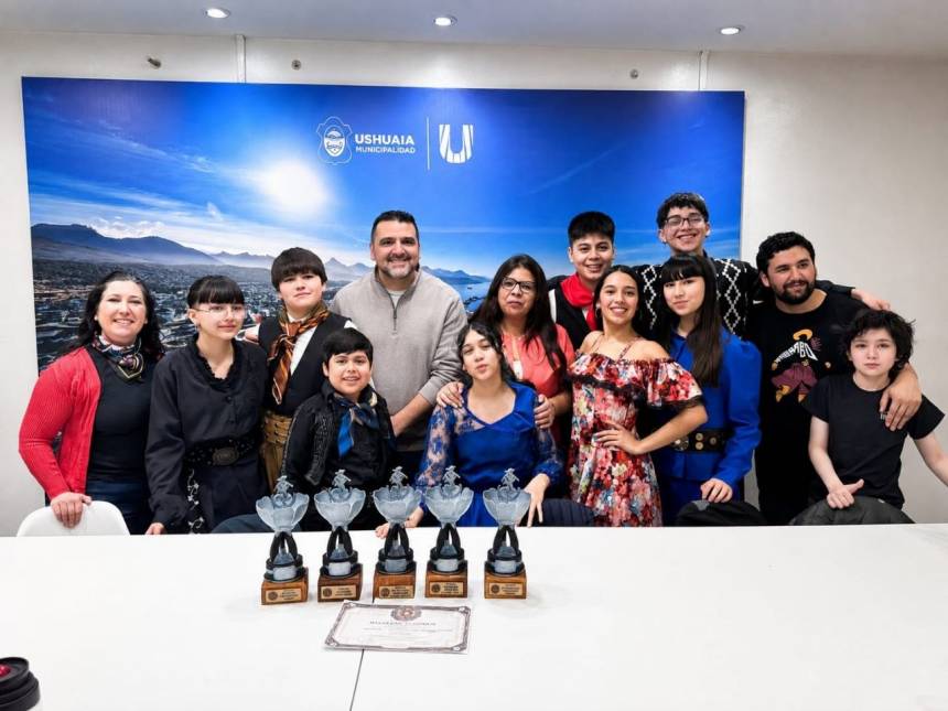 Walter Vuoto recibió a la delegación del taller municipal “Folklore en Zapatillas” hará historia en Córdoba