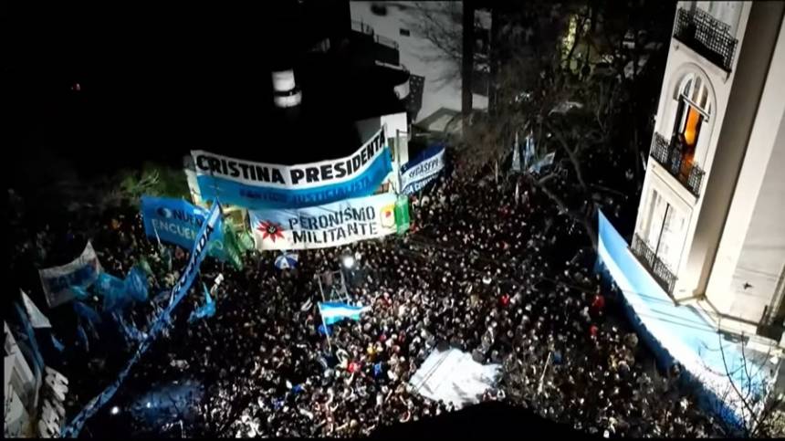 A 4 años del atentado a Cristina Kirchner, el peronismo marchó con críticas a la Justicia y al rumbo económico