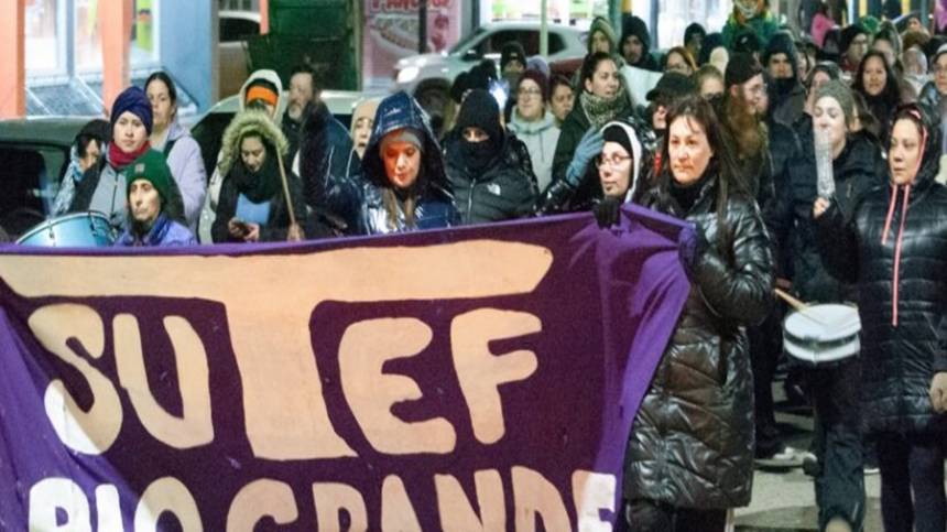 Sexta semana de paro docente en Tierra del Fuego: el Gobierno convoca al SUTEF a paritarias tras denuncias por ajustes presupuestarios