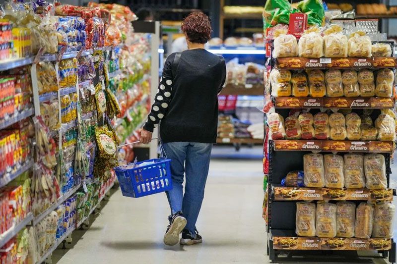 La caída del consumo masivo golpea los alimentos básicos y consolida el cambio de hábitos en los hogares