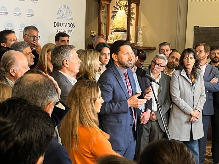 Ofensiva opositora en Diputados: piden sesión especial para reponer la Ley de Tierras y frenar el DNU 70/23