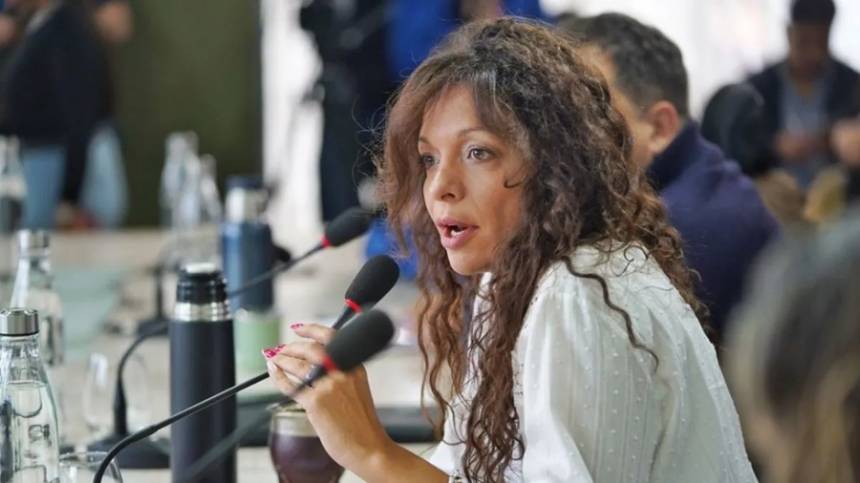 Laura Ávila alertó sobre el endeudamiento y la ludopatía digital en jóvenes de Ushuaia: “Seis de cada diez están endeudados”