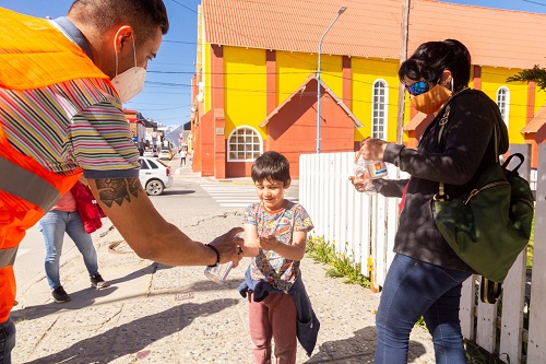 identifican situaciones de vulnerabilidad y asistencia, ya sea recurso material, alimenticio u otra índole, y por último identifican personas con síntomas como caso sospechoso, para dar participación al sistema de salud para que intervenga con la realizac