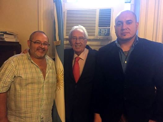  José Barretta (izq.) y Mariano Tejeda (der.) juntos al Diputado Nacional Héctor Recalde.