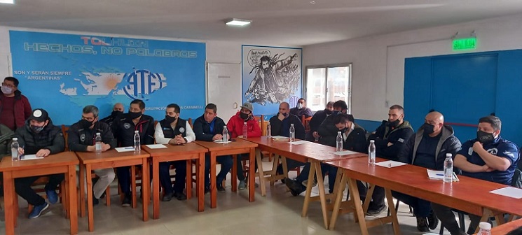 Los gremios que se reunieron en Tolhuin convocaron a un nuevo encuentro para el miércoles 22