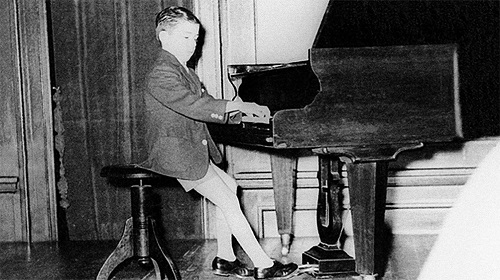 El jovencísimo pianista Carlos Alberto García Moreno.
