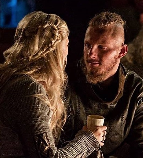 Thorunn (Gaia Weiss), la esposa de Bjorn (Alexander Ludwig).