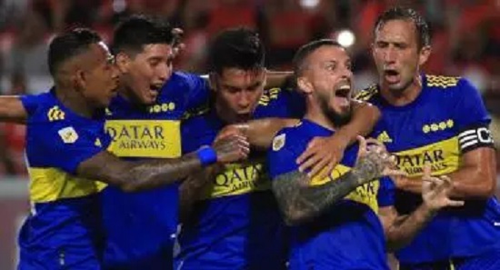 Boca Juniors le gana a Independiente en partido caliente en Avellaneda