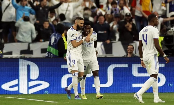  Vinicius y Benzema. Foto: EFE.