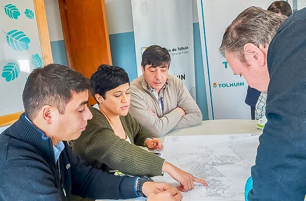 «Estamos gestionando en Tolhuin la construccion de una escuela primaria de jornada completa y una escuela tecnica secundaria»