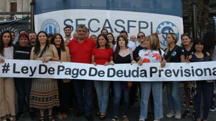 Soledad Alonso acompañó al abrazo al congreso por la Ley del Pago de deuda Previsional