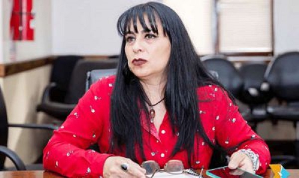 Después de su voto negativo a la investigación el radar inglés la legisladora de FORJA, Mónica Acosta espera ...