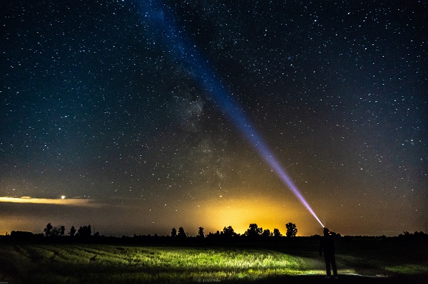 Un rayo láser llegó a la Tierra desde 16 millones de km: de qué se trata y cuál fue la explicación de la NASA La luz infrarroja fue recibida en California y se trata de la primera comunicación certera extraterrestre.  Por Canal26  Lunes 27 de Noviembre de