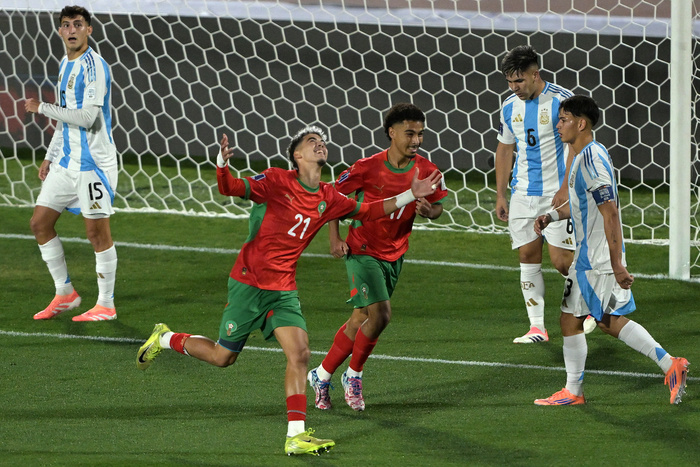  El verdugo Zabiri celebra para Marruecos y Argentina lo lamenta. Imagen: AFP