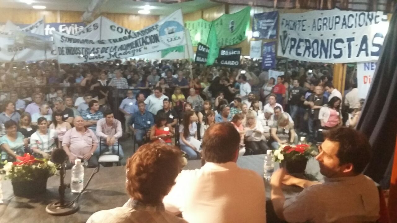 El acto que se hizo en el Centro Español de Rawson contó con la participación de unos 500 militantes a quien Mutio le agradeció la presencia y los instó a “recuperar la calle”.