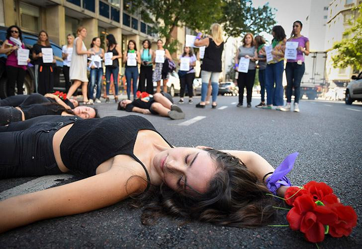 Desde temprano miles de mujeres se manifestaron en el centro porteño.
