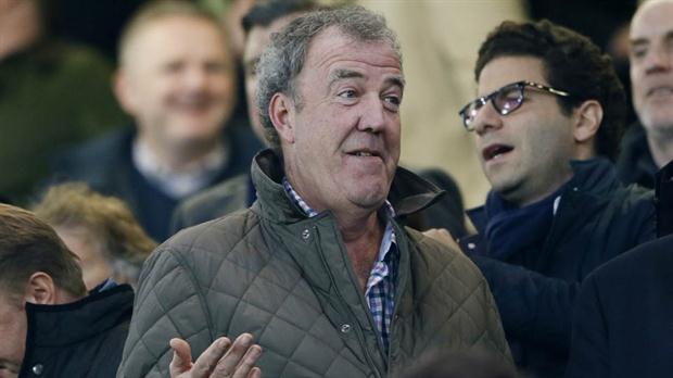Jeremy Clarkson La provocacion de un cobarde que se esconde por un tweet, y se escapo como una rata.