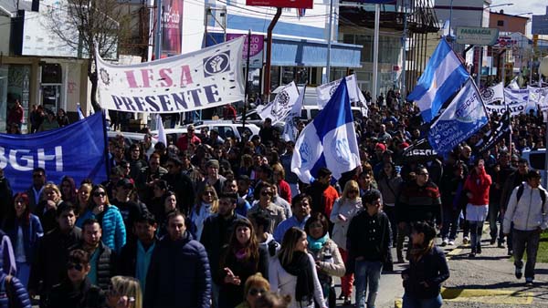 Por las calles riograndenses en defensa de la ley 19640, la industria nacional, los puestos de trabajo y la soberanía nacional 